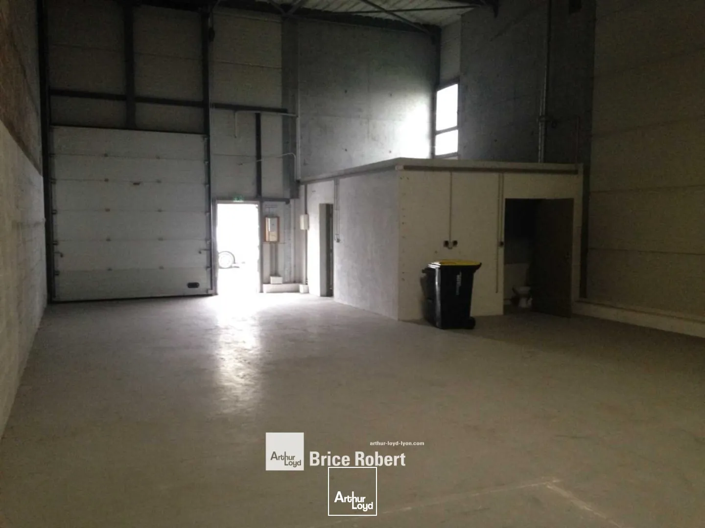 Locaux d'activité & Entrepôts - Location - RILLIEUX LA PAPE - 69140 - 135-135 - 7663654