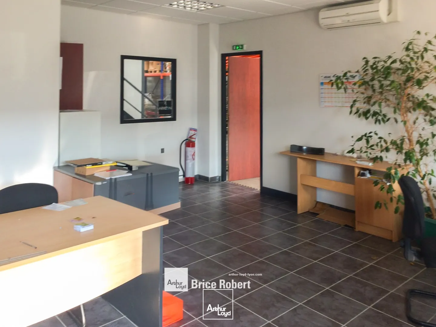 Locaux d'activité & Entrepôts - Location - SAINT PRIEST - 69800 - 330-330 - 7663670