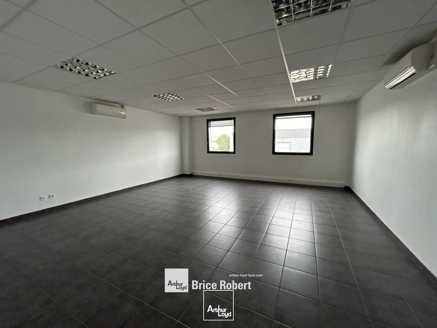 Locaux d'activité & Entrepôts - Location - SAINT PRIEST - 69800 - 330-330 - 7663667