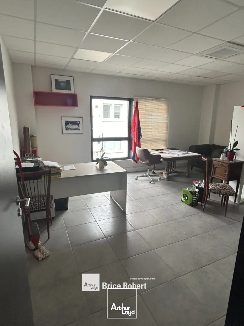 Locaux d'activité & Entrepôts - Location - VENISSIEUX - 69200 - 132-132 - 7663768