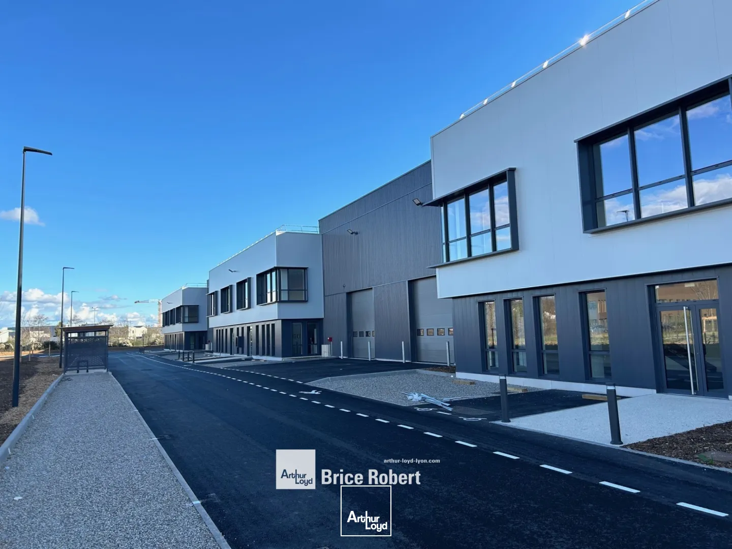 Locaux d'activité & Entrepôts - Location - SAINT PRIEST - 69800 - 541-7788 - 7663893