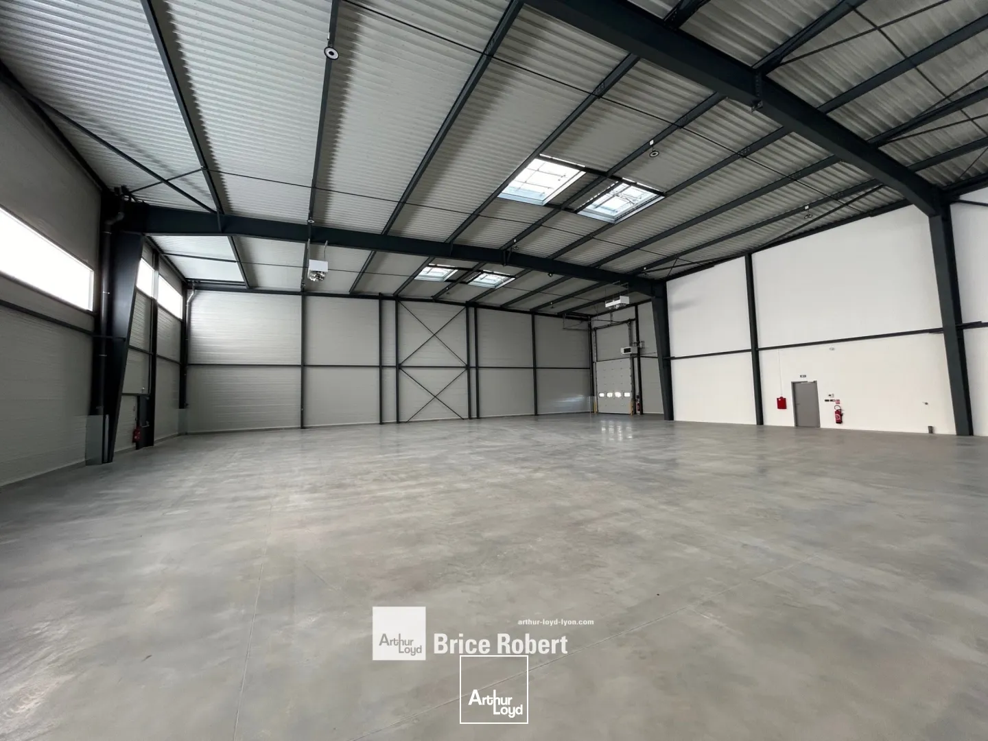 Locaux d'activité & Entrepôts - Location - SAINT PRIEST - 69800 - 541-7788 - 7663894