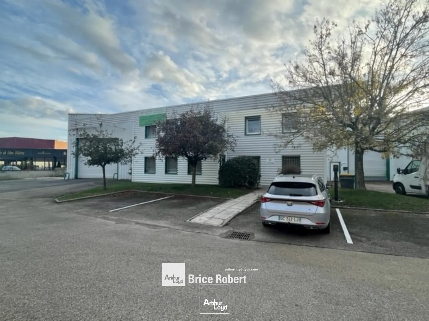 Locaux d'activité & Entrepôts - Location - TOUSSIEU - 69780 - 1000-1000 - 7663937