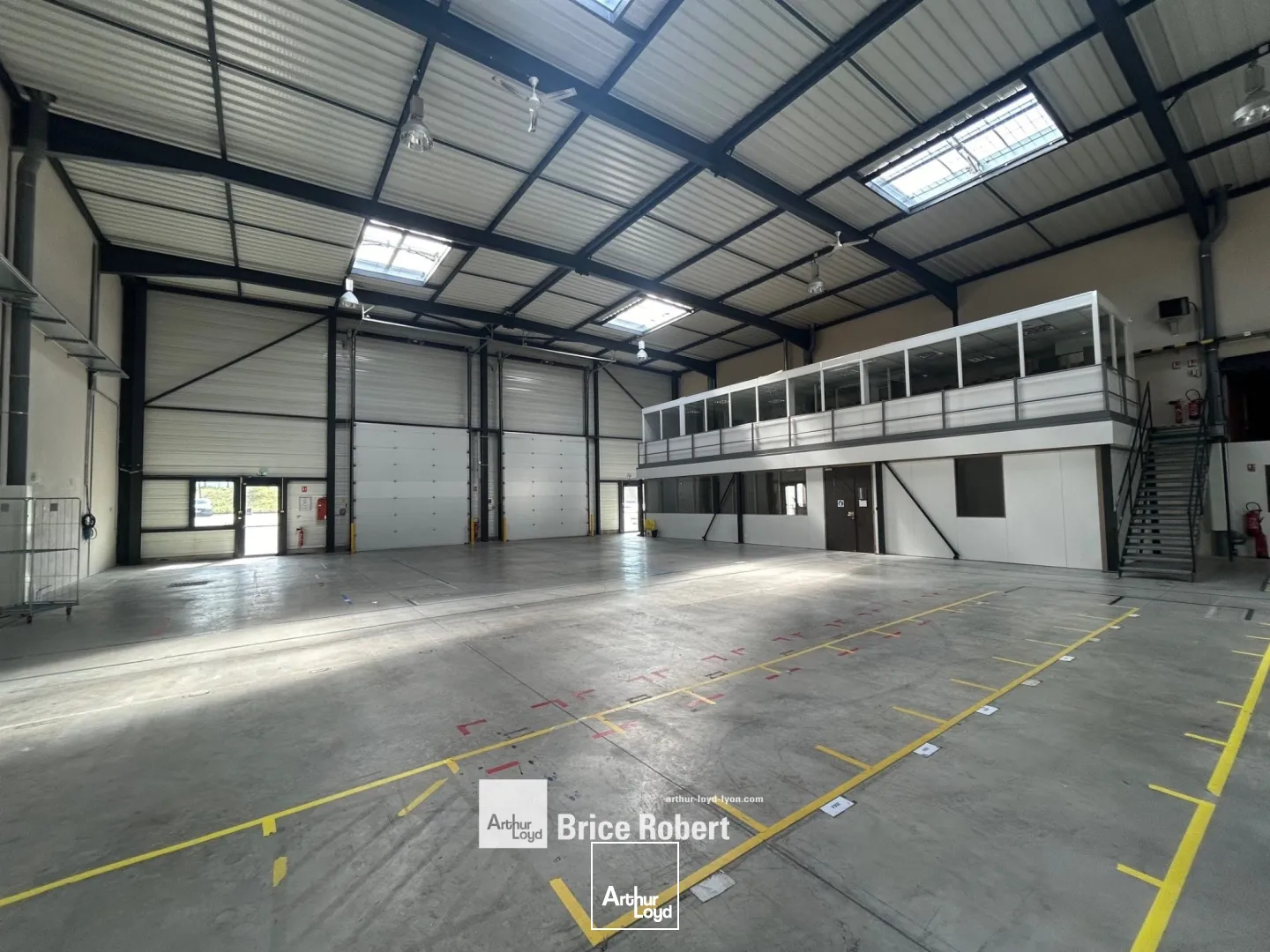 Locaux d'activité & Entrepôts - Location - SAINT PRIEST - 69800 - 203.14-1990.3 - 7664071