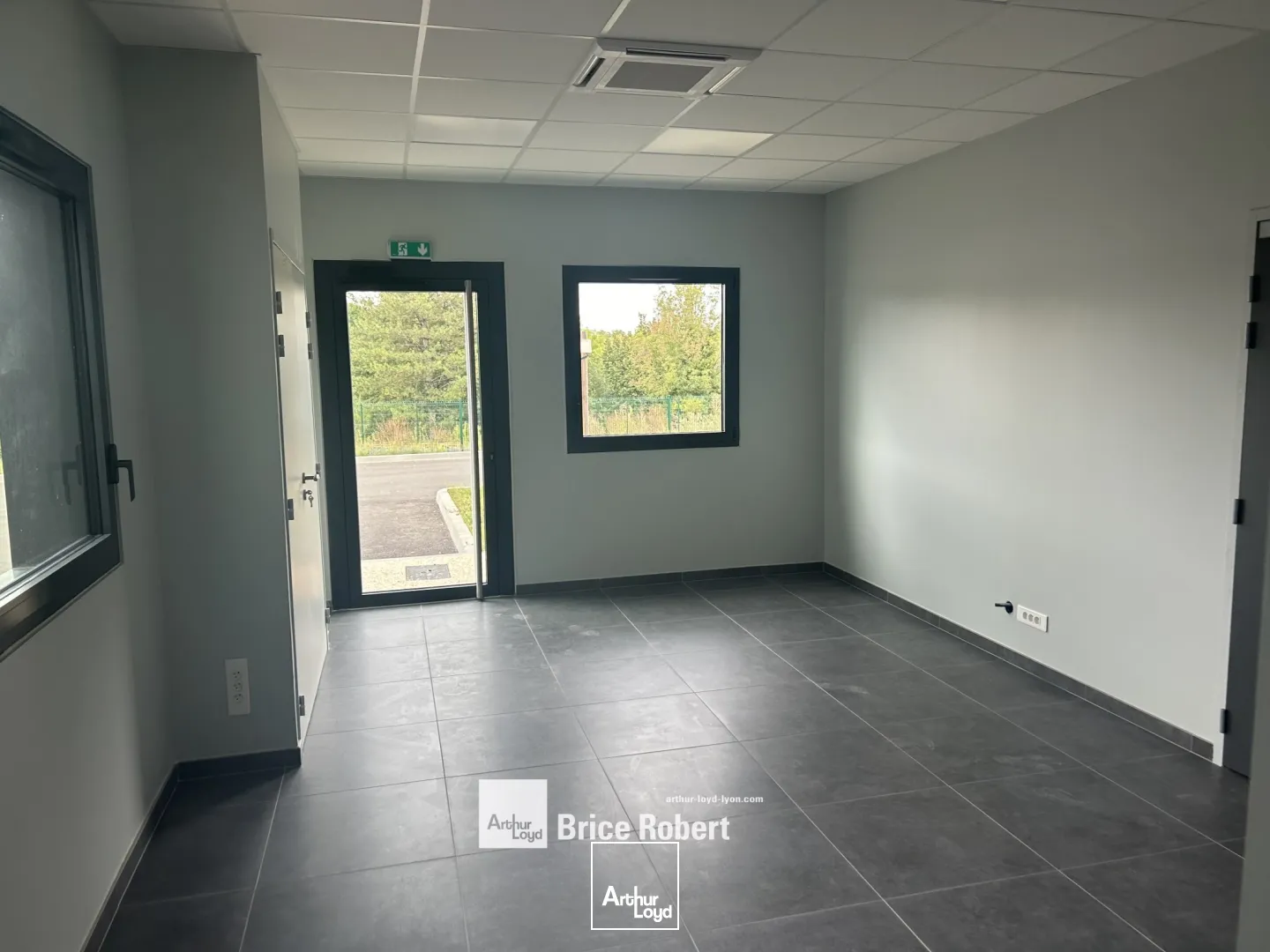 Locaux d'activité & Entrepôts - Location - LA TOUR DE SALVAGNY - 69890 - 242.87-584.98 - 7664091