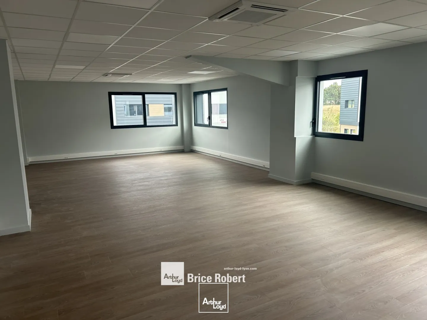 Locaux d'activité & Entrepôts - Location - LA TOUR DE SALVAGNY - 69890 - 242.87-584.98 - 7664094