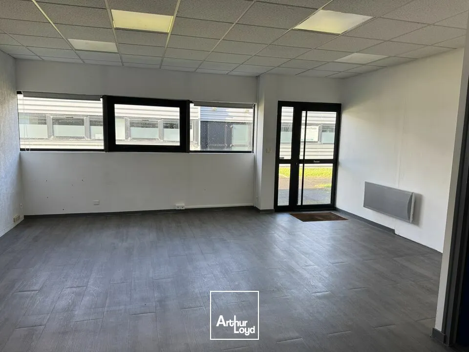 Locaux d'activité & Entrepôts - Location - SAINT CYR SUR LOIRE - 37540 - 82-82 - 7664371