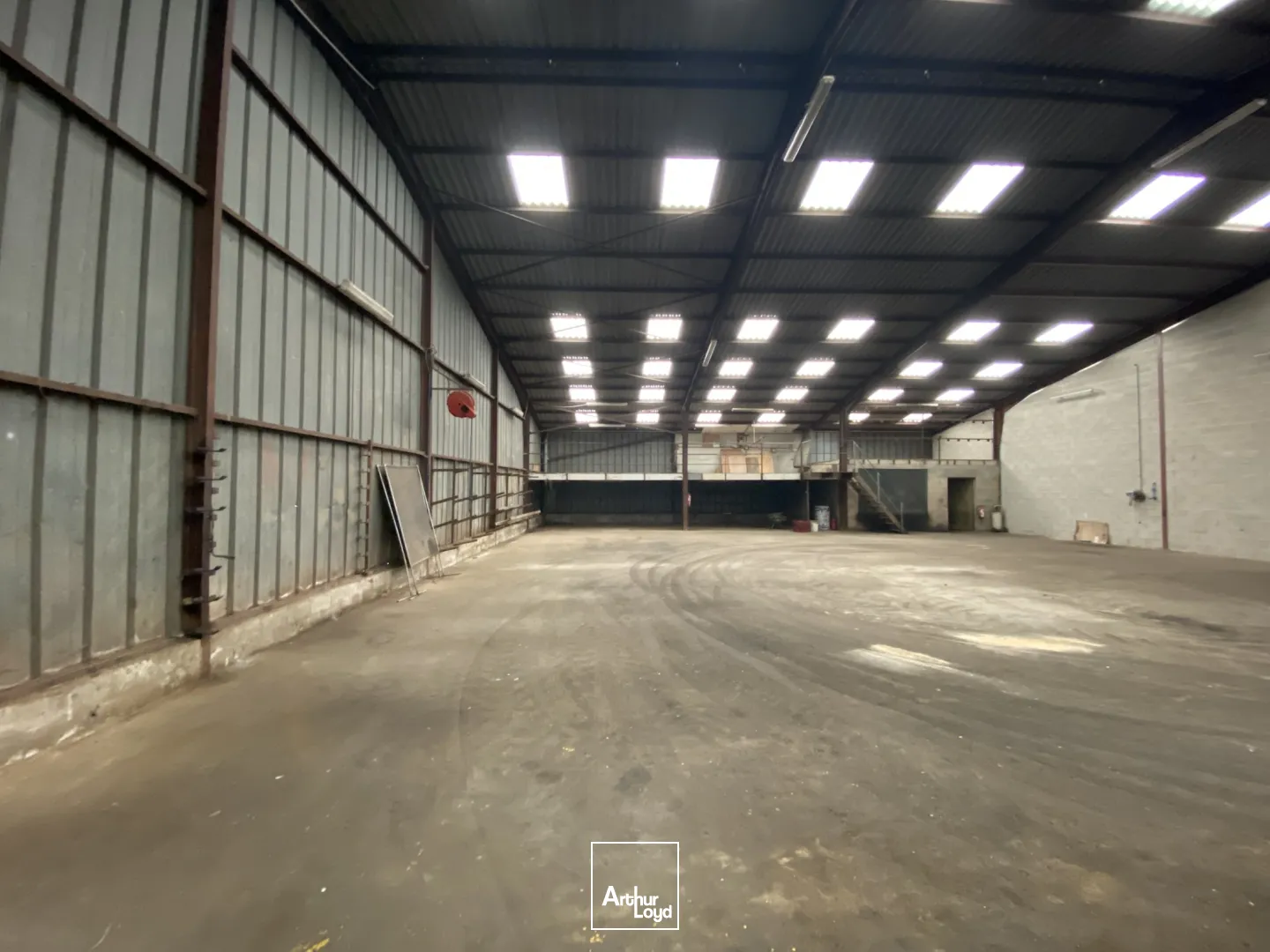 Locaux d'activité & Entrepôts - Location - LIEUVILLERS - 60130 - 1122-1122 - 7665281