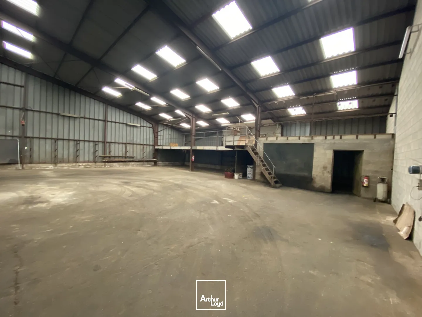 Locaux d'activité & Entrepôts - Location - LIEUVILLERS - 60130 - 1122-1122 - 7665282