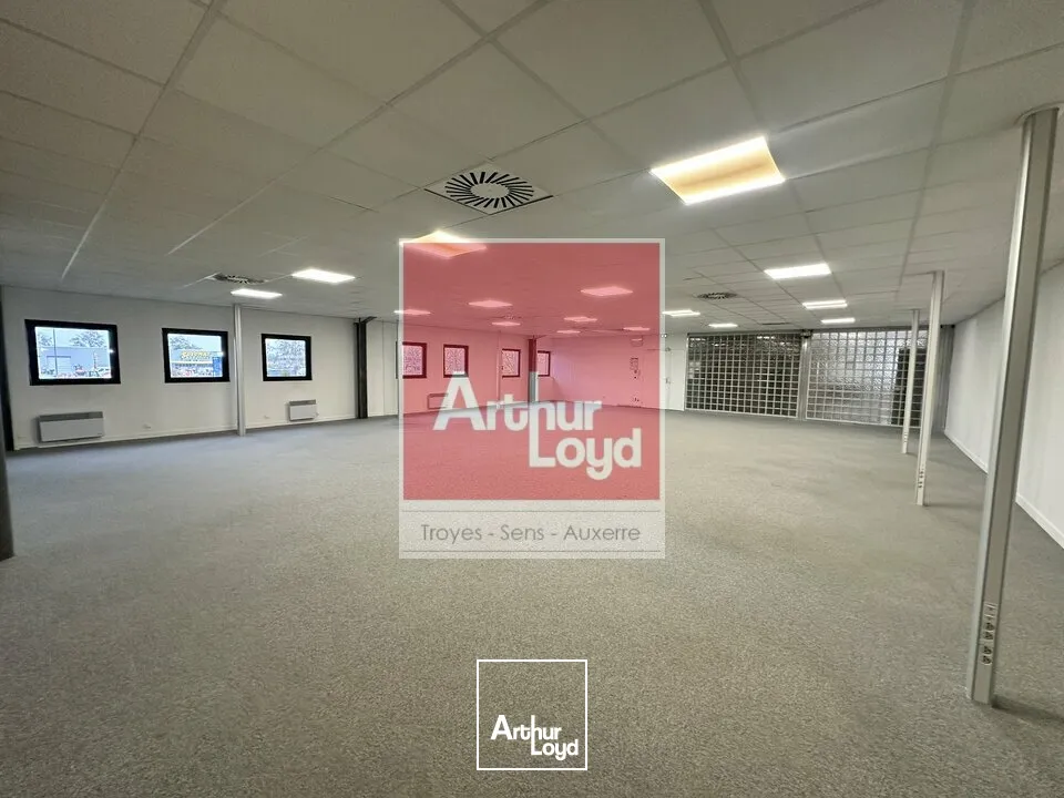 Bureaux - Location - LA CHAPELLE SAINT LUC - 10600 - 187.8-187.8 - 7666110