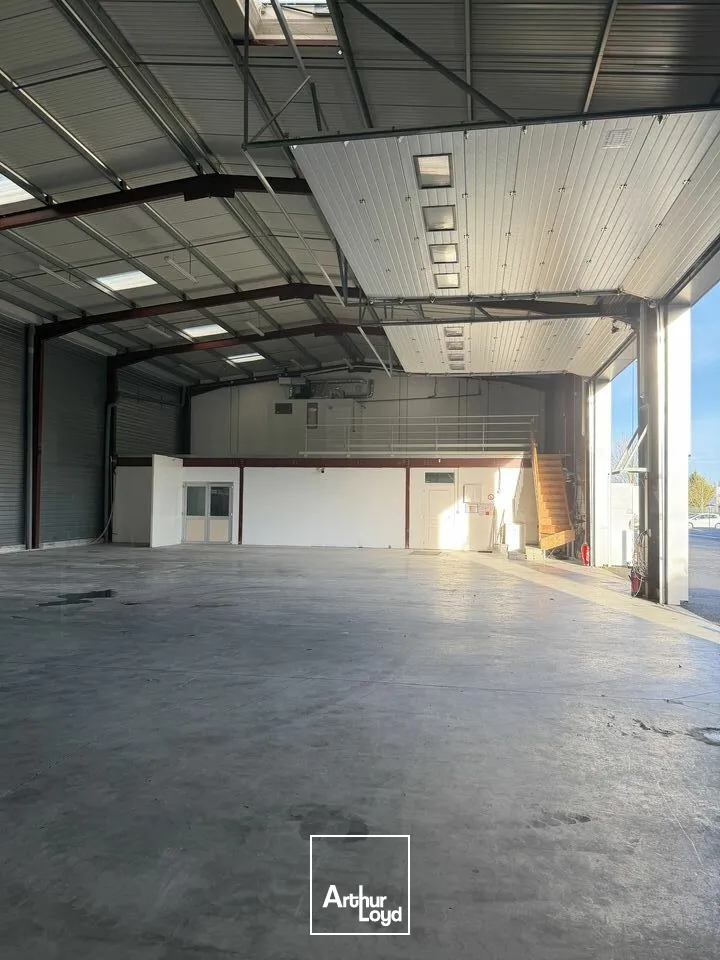 Locaux d'activité & Entrepôts - Location - SAINT-DOULCHARD - 18230 - 891-891 - 7666149