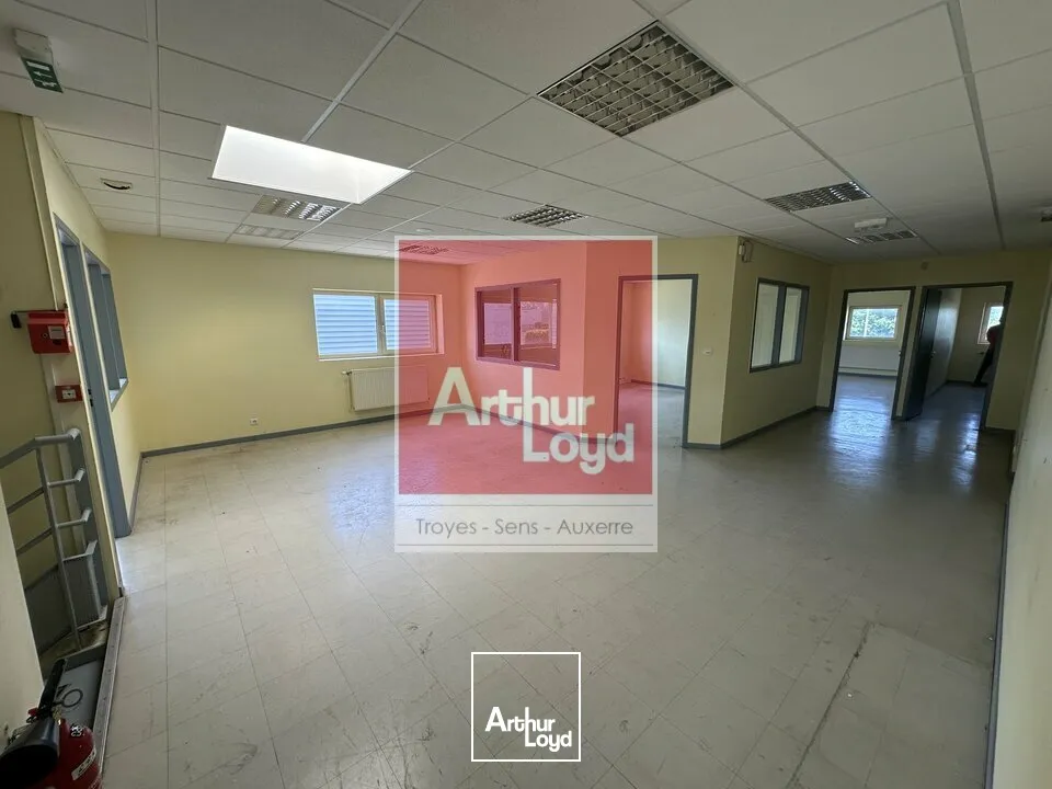 Locaux commerciaux - Location - ROMILLY SUR SEINE - 10100 - 5786-5786 - 7667788