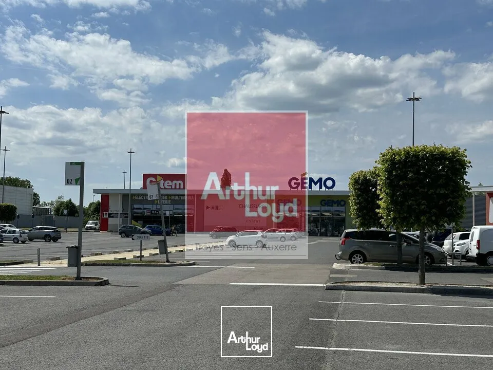 Locaux commerciaux - Location - ROMILLY SUR SEINE - 10100 - 5786-5786 - 7667789