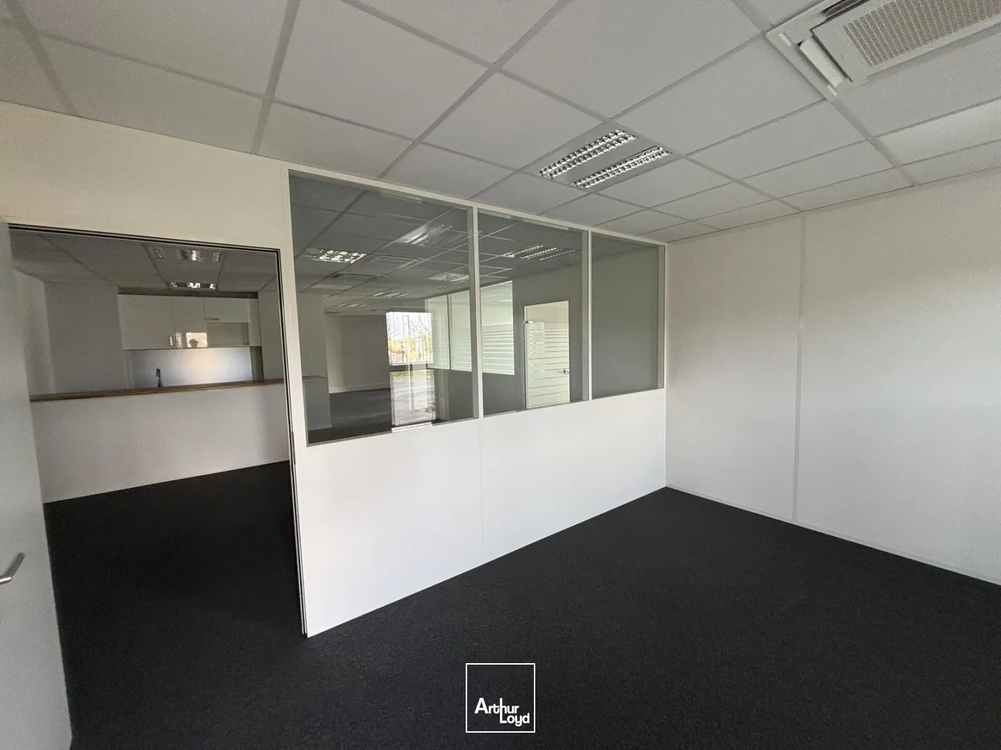 Bureaux - Location - LA CHAPELLE SUR ERDRE - 44240 - 70-1074 - 7668380