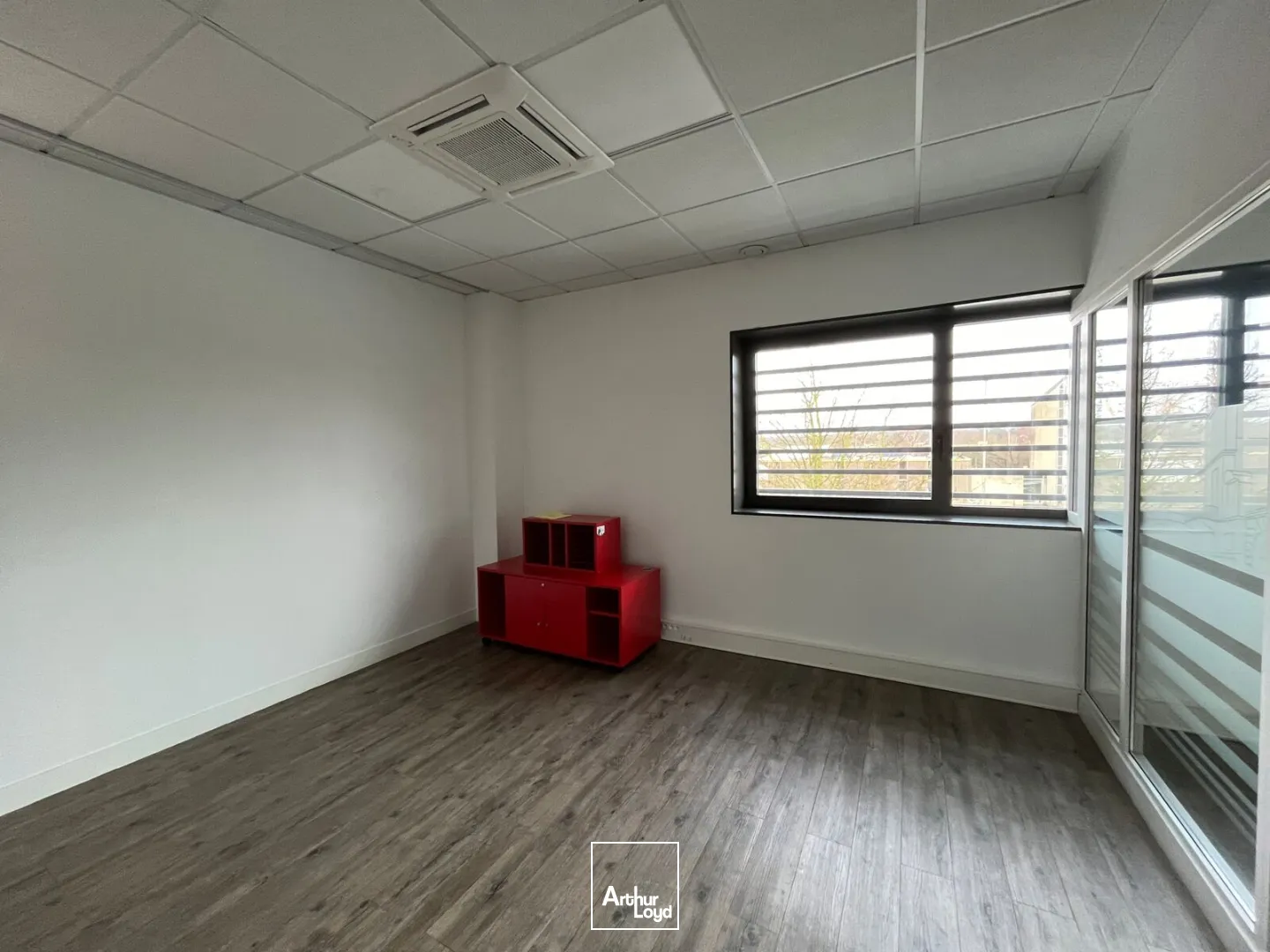 Bureaux - Location - SAINT MAXIMIN - 60740 - 81.98-187.28 - 7669004