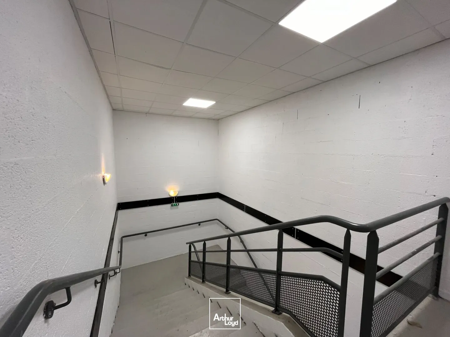 Bureaux - Location - SAINT MAXIMIN - 60740 - 81.98-187.28 - 7669006