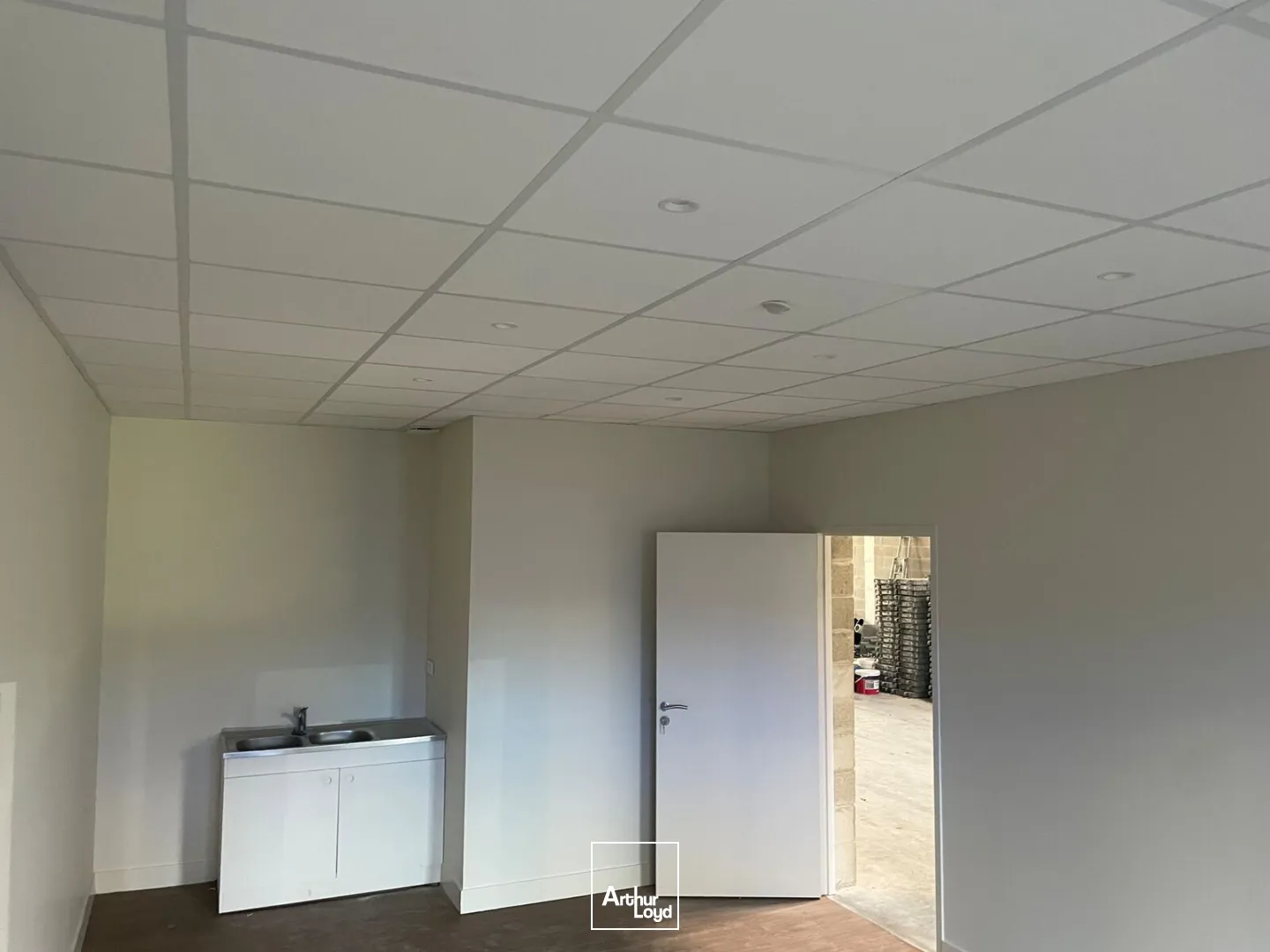 Locaux d'activité & Entrepôts - Location - BEAUVAIS - 60000 - 300-1200 - 7669010