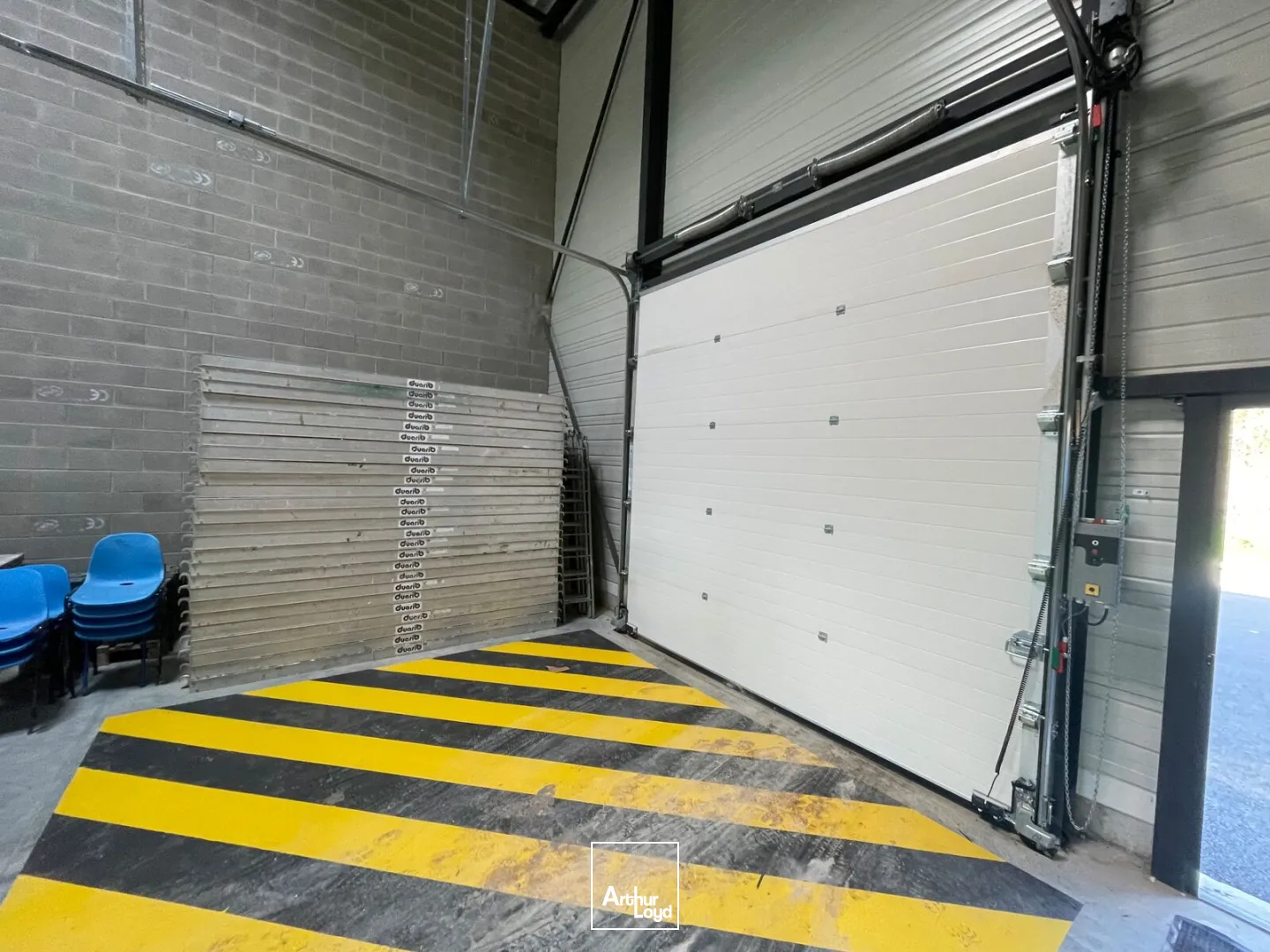 Locaux d'activité & Entrepôts - Location - BEAUVAIS - 60000 - 300-1200 - 7669012