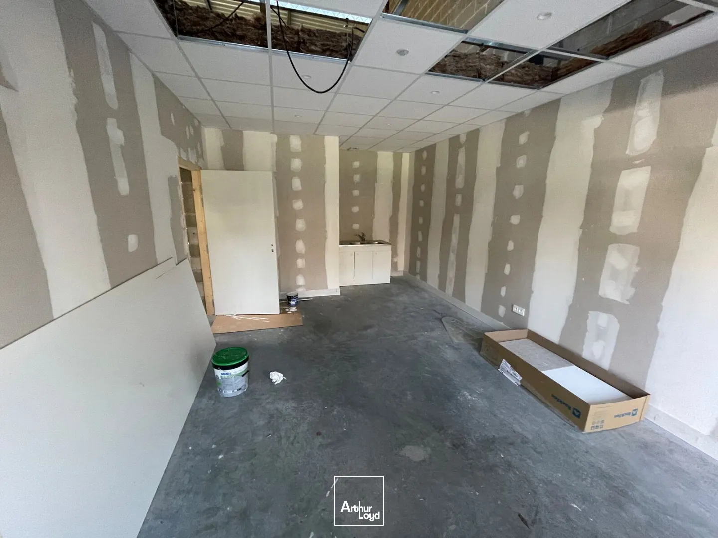 Locaux d'activité & Entrepôts - Location - BEAUVAIS - 60000 - 300-1200 - 7669009