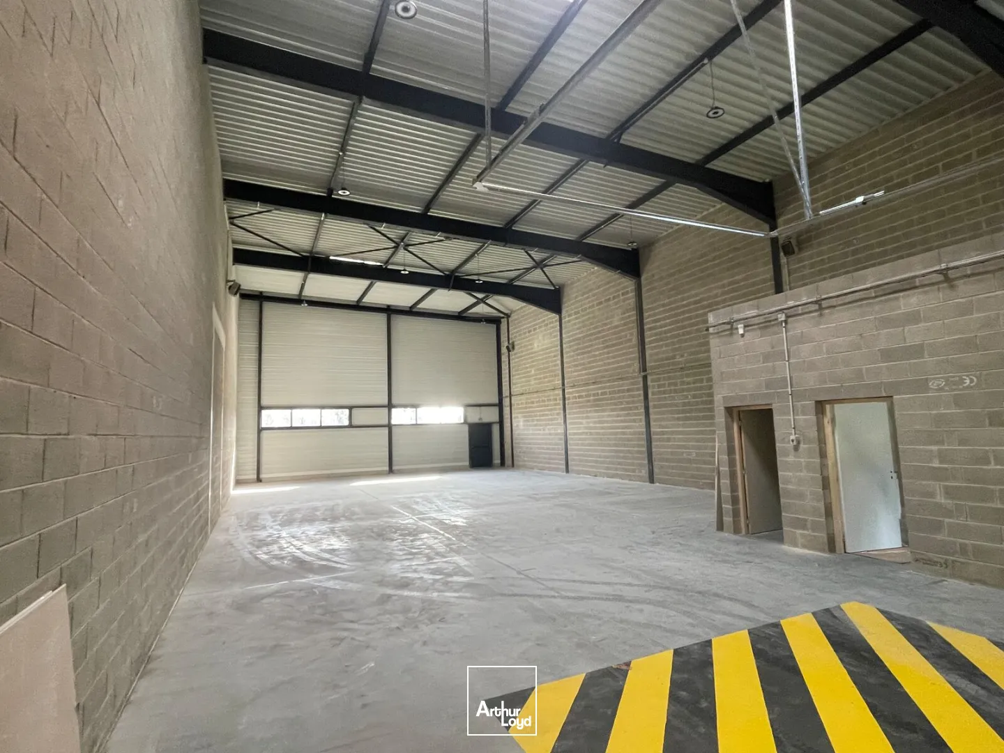 Locaux d'activité & Entrepôts - Location - BEAUVAIS - 60000 - 300-1200 - 7669007