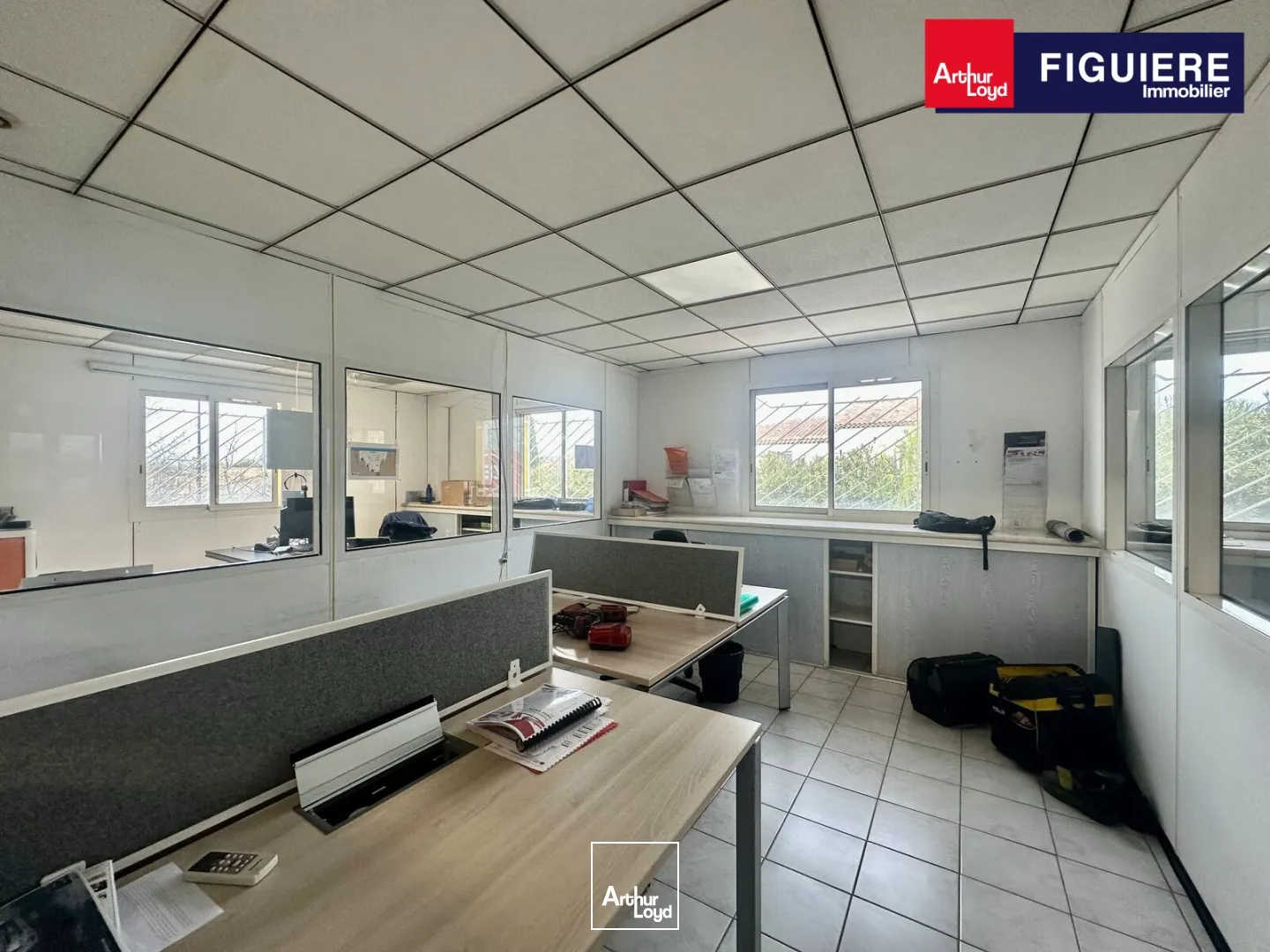 Locaux d'activité & Entrepôts - Location - SAINT VICTORET - 13730 - 590-590 - 7669046