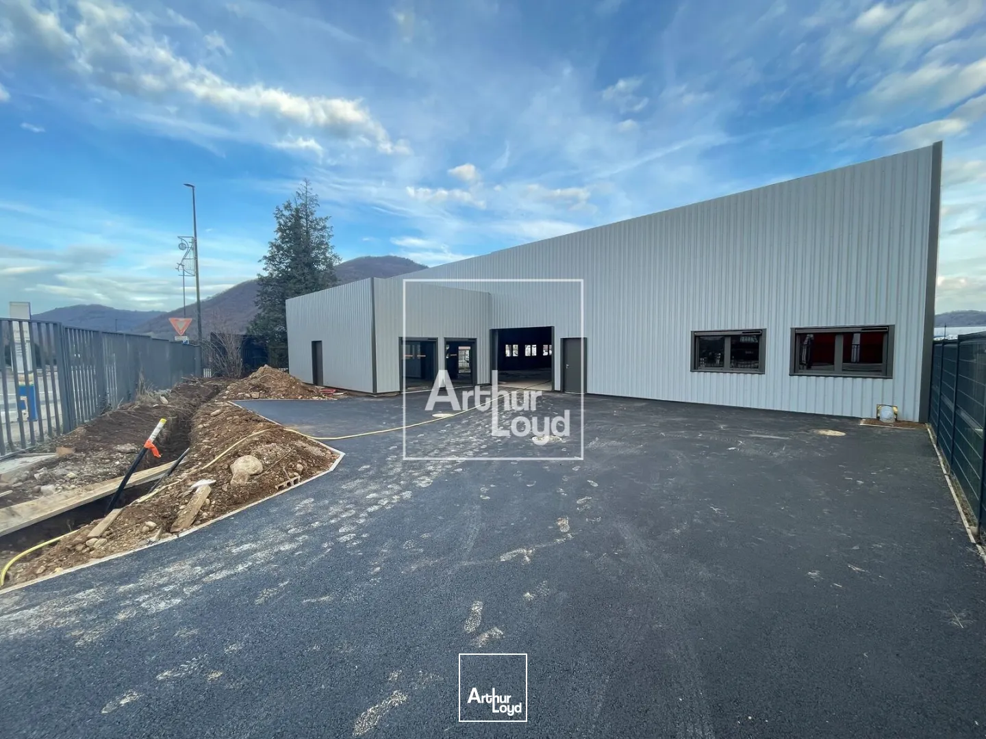 Locaux d'activité & Entrepôts - Vente - SAINT ETIENNE DE CROSSEY - 38960 - 764-764 - 7669137