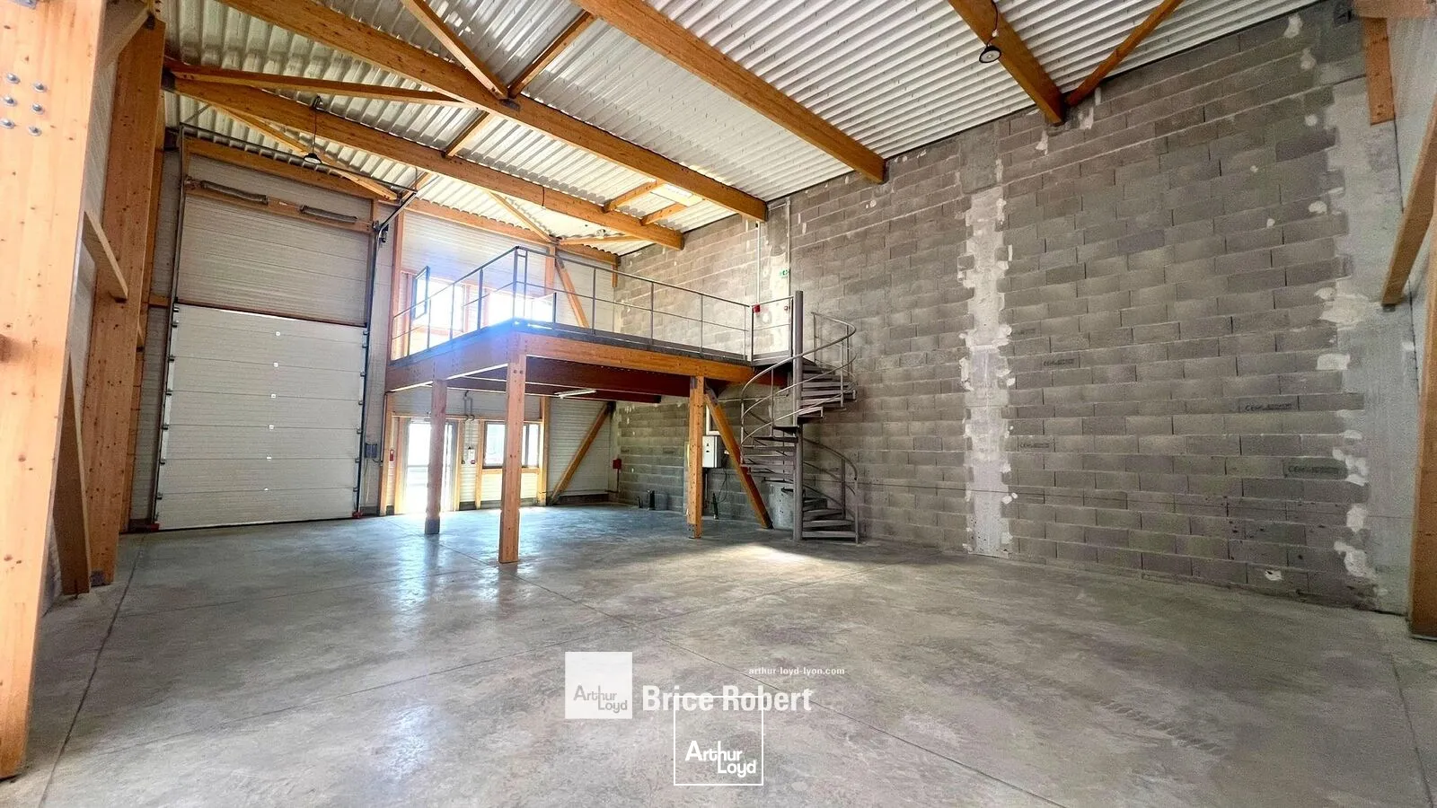 Locaux d'activité & Entrepôts - Vente - SAINT VULBAS - 01150 - 184.38-184.38 - 7669646