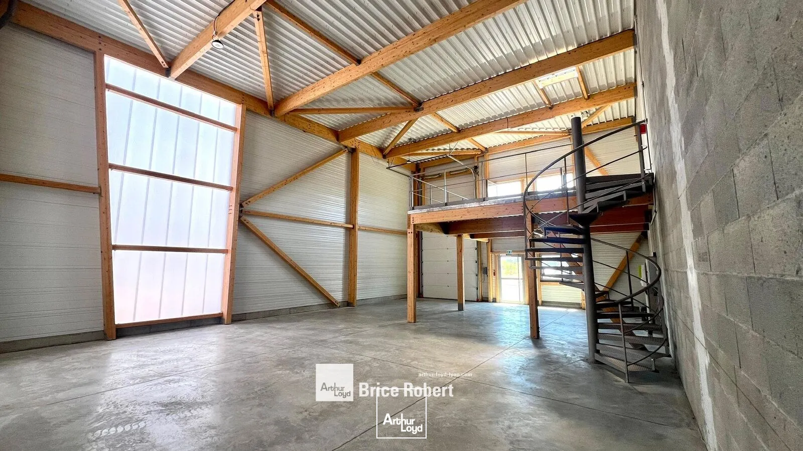 Locaux d'activité & Entrepôts - Vente - SAINT VULBAS - 01150 - 184.38-184.38 - 7669647