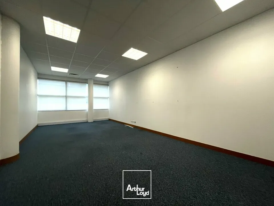 Bureaux - Location - CHASSENEUIL DU POITOU - 86360 - 30-30 - 7670645