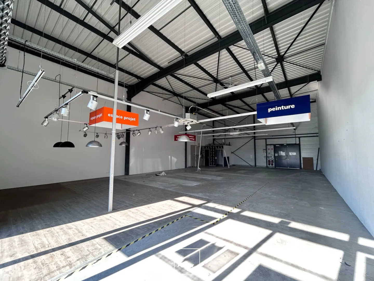 Locaux commerciaux - Location - VINZELLES - 71680 - 227-227 - 7671000