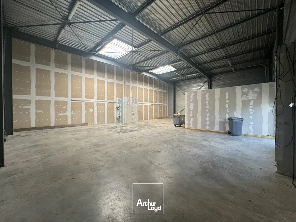 Locaux d'activité & Entrepôts - Location - MONTLOUIS SUR LOIRE - 37270 - 268-268 - 7671643