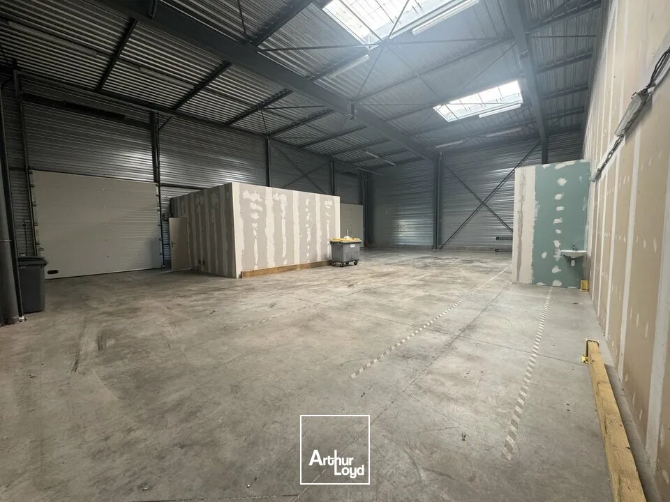 Locaux d'activité & Entrepôts - Location - MONTLOUIS SUR LOIRE - 37270 - 268-268 - 7671644