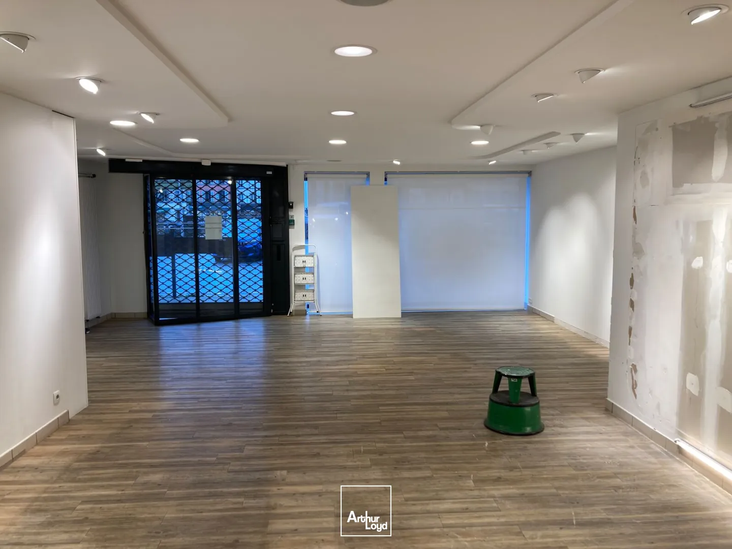 Locaux commerciaux - Vente - CHATEAULIN - 29150 - 225-225 - 7673537