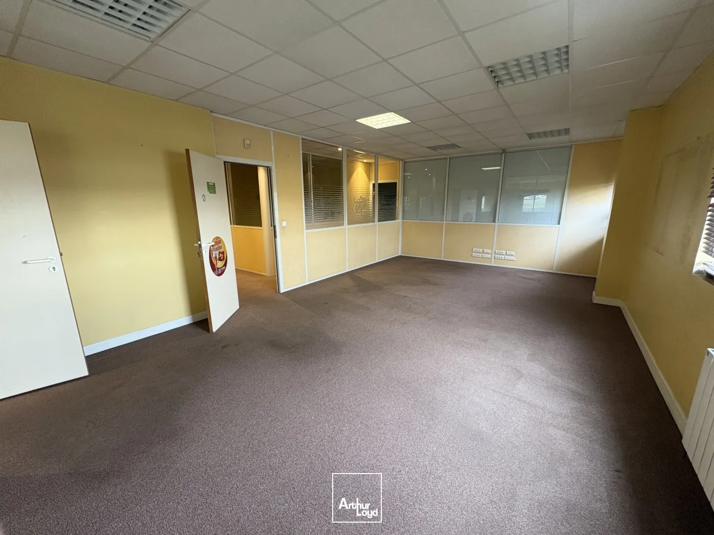 Locaux d'activité & Entrepôts - Location - AGNETZ - 60600 - 384-384 - 7673557