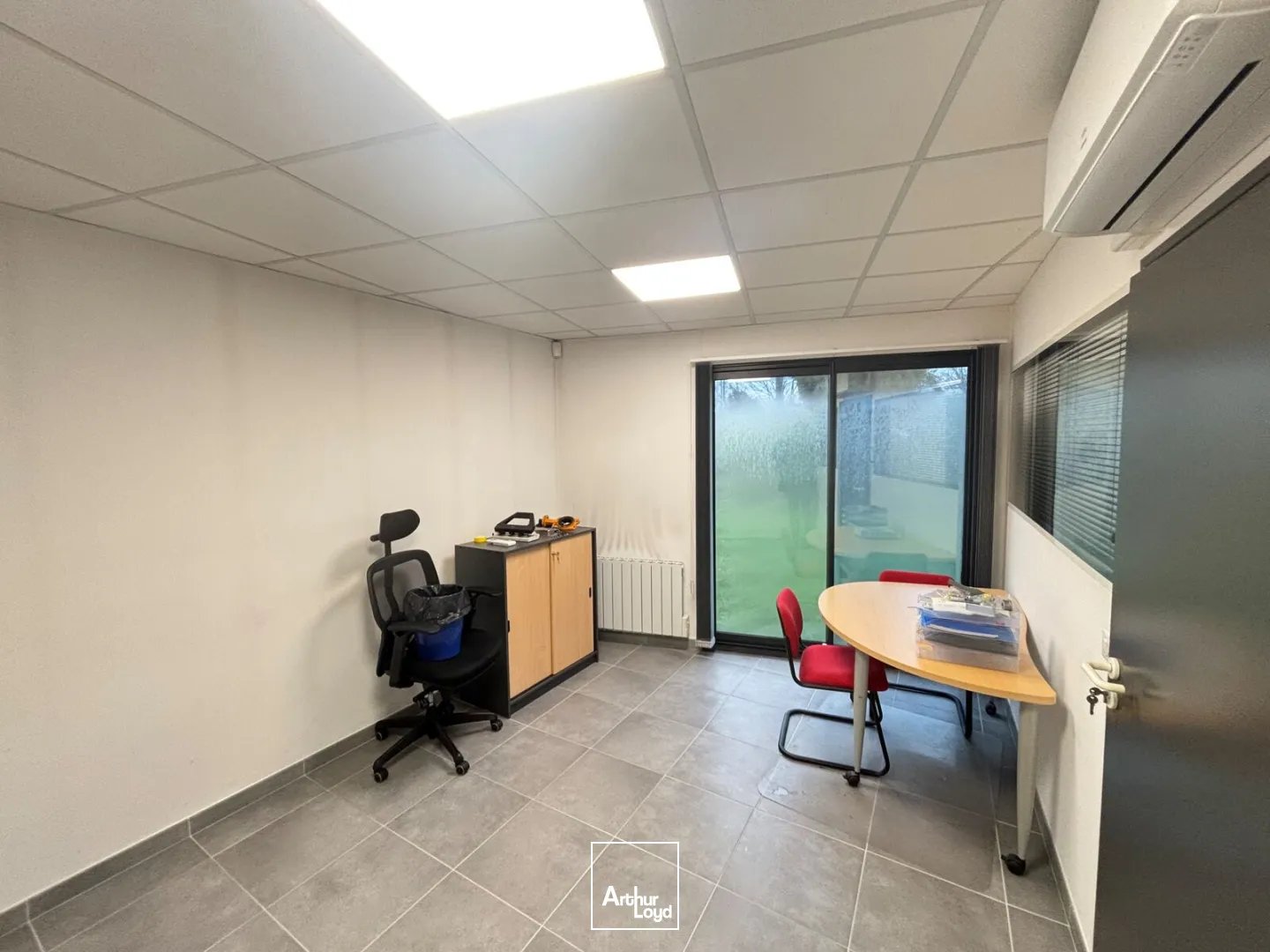 Locaux d'activité & Entrepôts - Location - REZE - 44400 - 240-240 - 7673593
