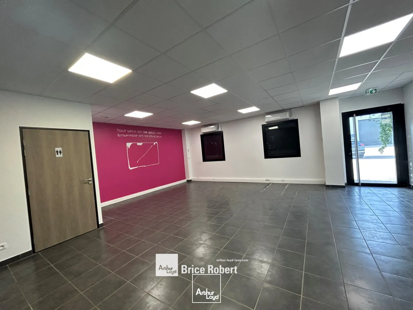 Locaux d'activité & Entrepôts - Location - SAINT PRIEST - 69800 - 330-330 - 7674243