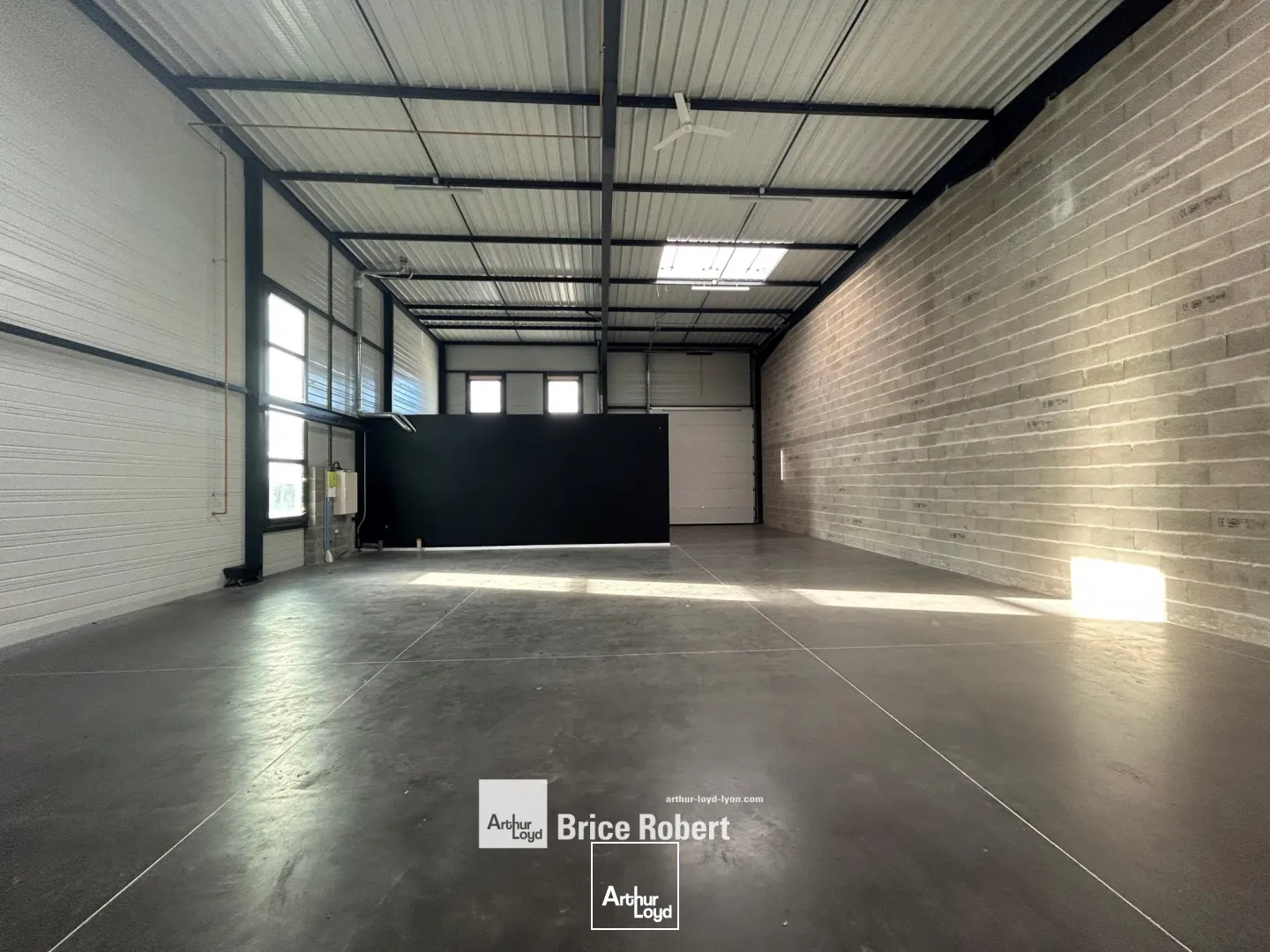 Locaux d'activité & Entrepôts - Location - SAINT PRIEST - 69800 - 330-330 - 7674241