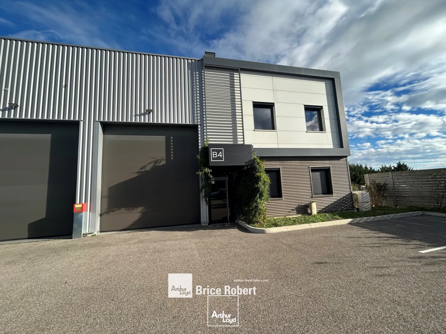 Locaux d'activité & Entrepôts - Location - SAINT PRIEST - 69800 - 330-330 - 7674240