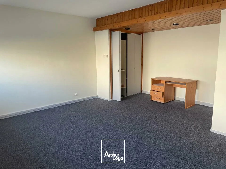 Locaux commerciaux - Vente - LA ROCHE-SUR-YON - 85000 - 166-166 - 7674460