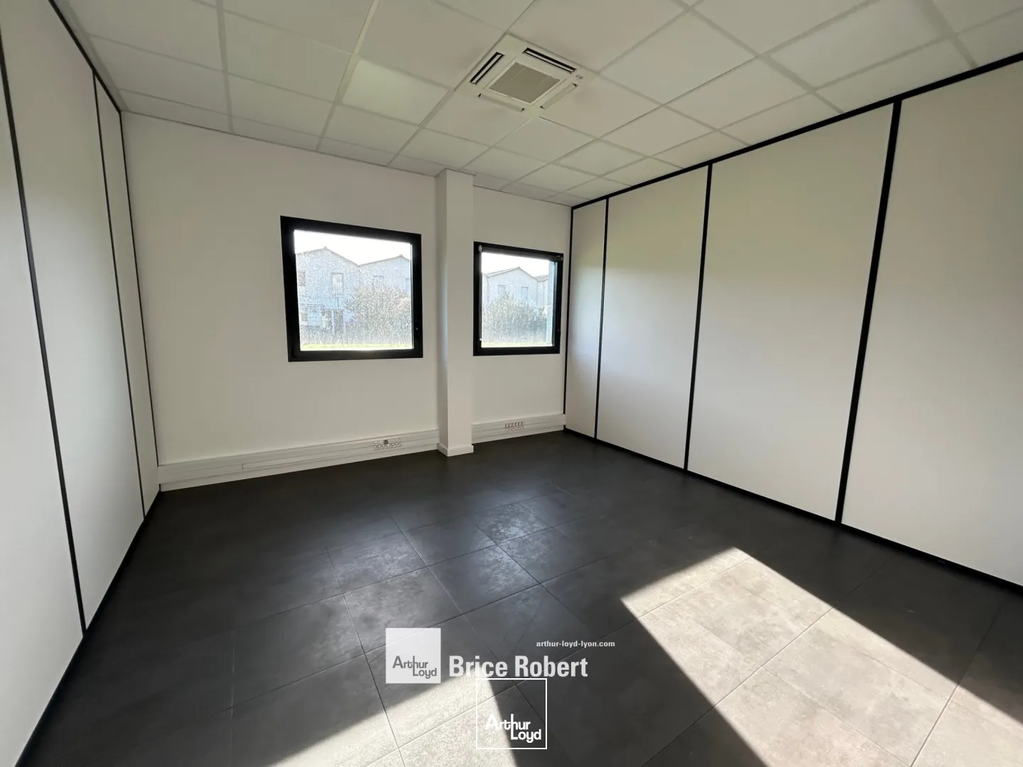 Locaux d'activité & Entrepôts - Location - SAINT PRIEST - 69800 - 340-340 - 7675143