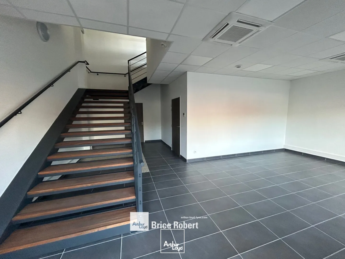 Locaux d'activité & Entrepôts - Location - SAINT PRIEST - 69800 - 340-340 - 7675149