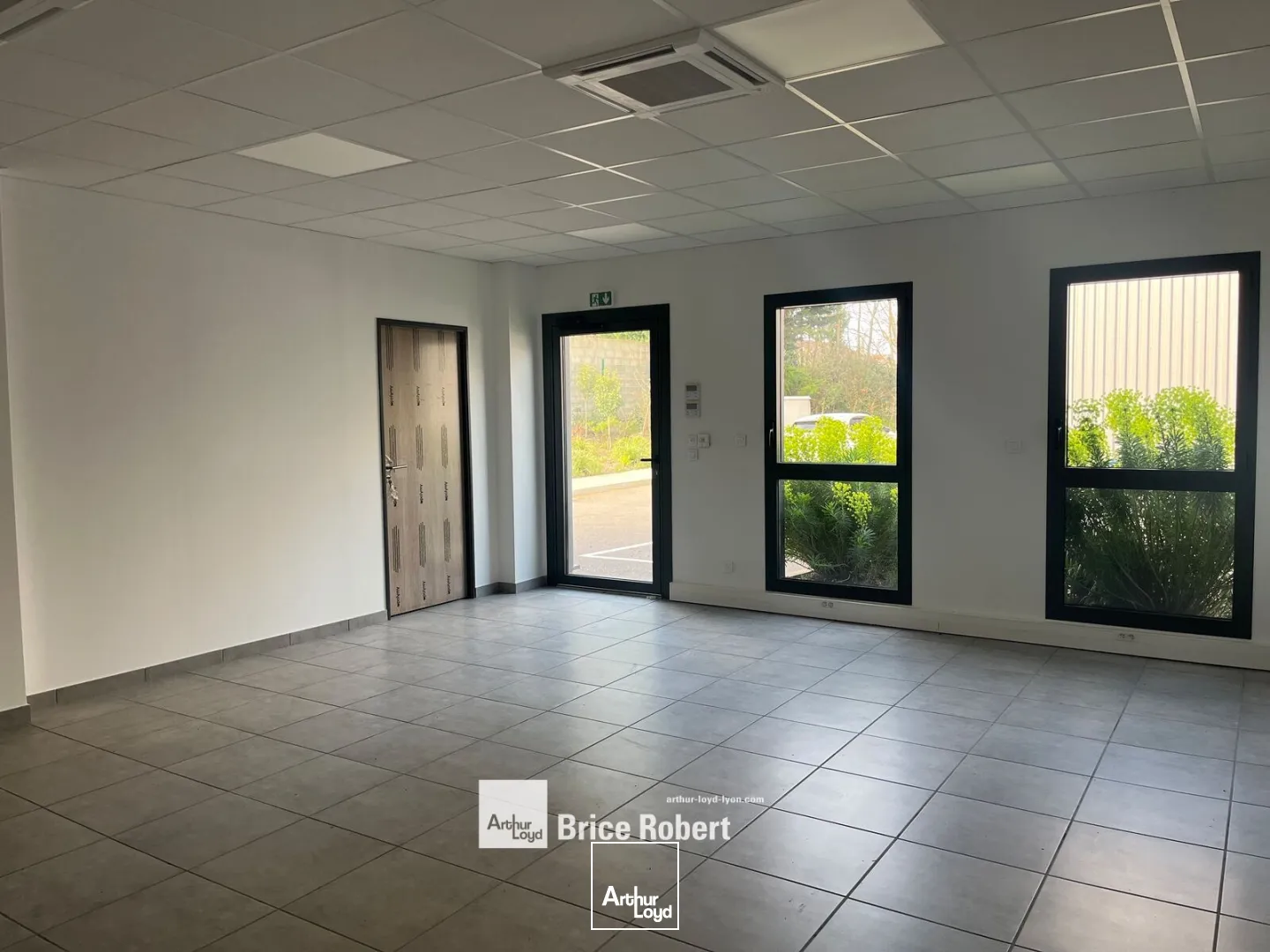 Locaux d'activité & Entrepôts - Location - VENISSIEUX - 69200 - 261-855 - 7675947