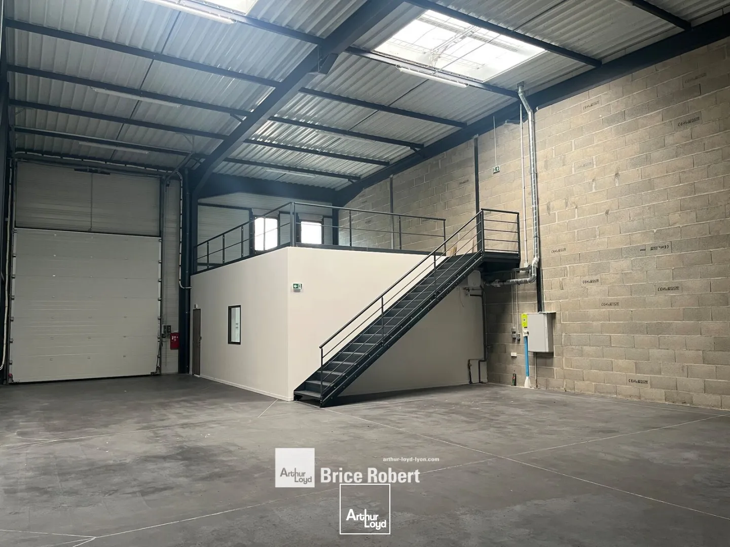 Locaux d'activité & Entrepôts - Location - VENISSIEUX - 69200 - 261-855 - 7675949