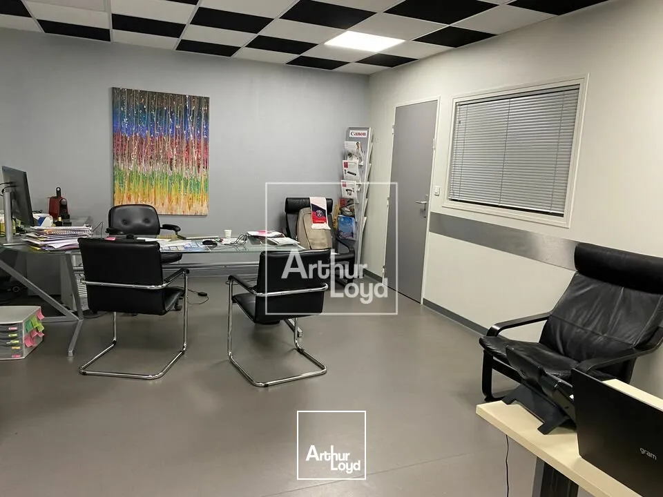 Locaux d'activité & Entrepôts - Vente - MOISSY-CRAMAYEL - 77550 - 650-650 - 7676150