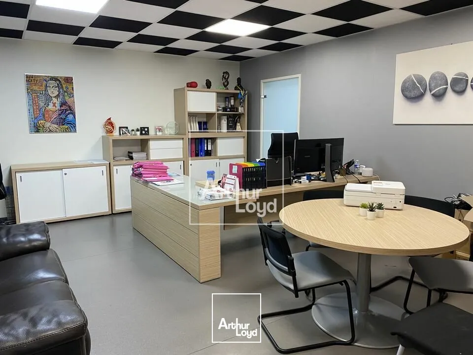 Locaux d'activité & Entrepôts - Vente - MOISSY-CRAMAYEL - 77550 - 650-650 - 7676152