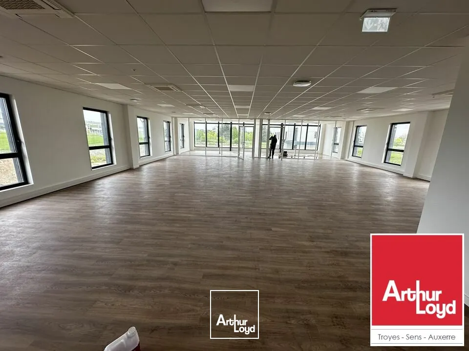 Bureaux - Vente - SAINTE SAVINE - 10300 - 245.98-245.98 - 7676231