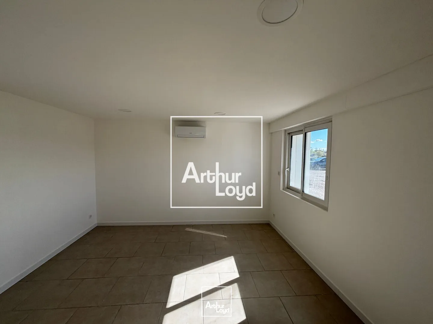 Locaux d'activité & Entrepôts - Location - SAINT HILAIRE DE BRETHMAS - 30560 - 219-219 - 7677368