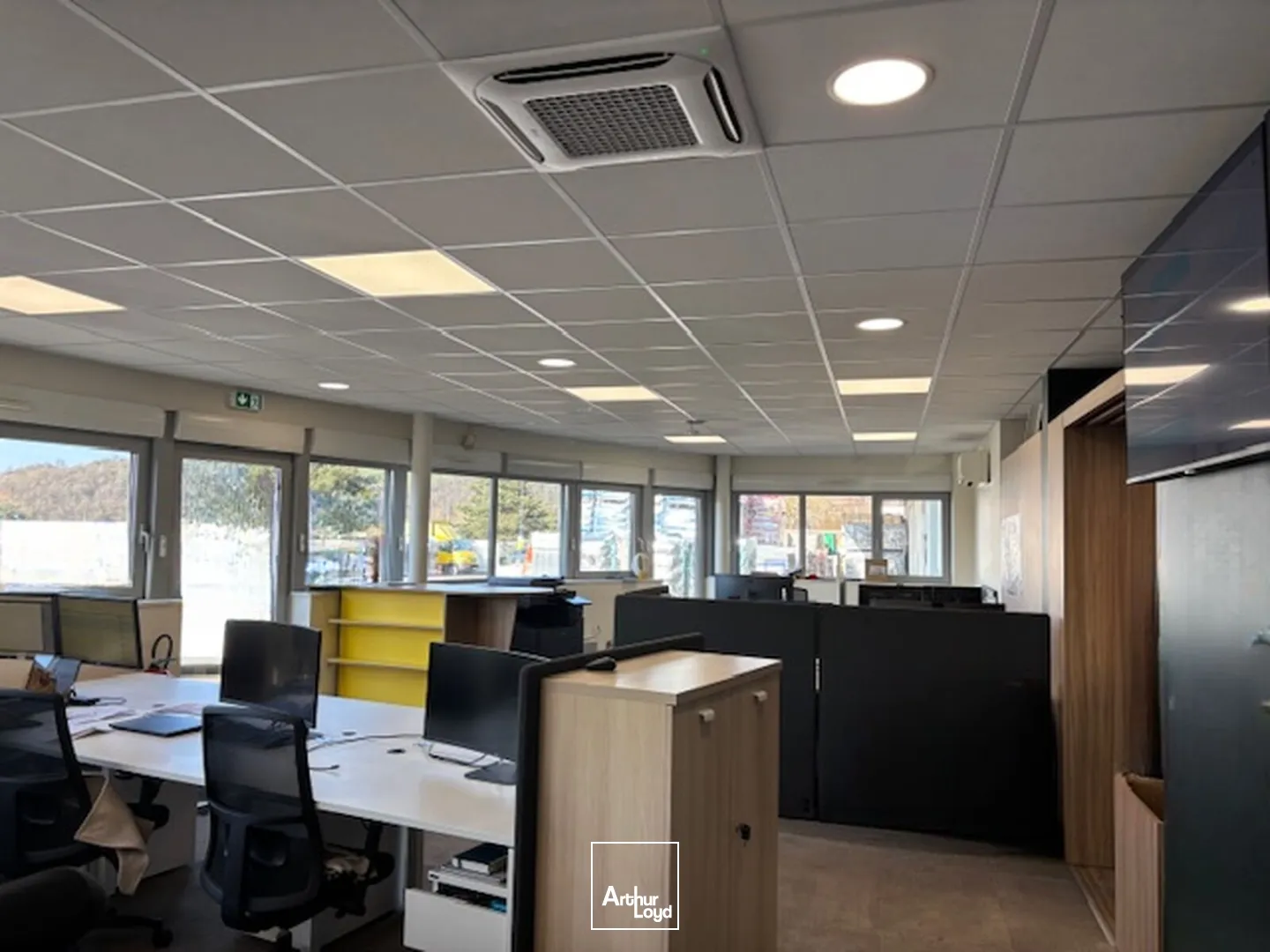 Locaux d'activité & Entrepôts - Location - LE CHAMBON FEUGEROLLES - 42500 - 5200-5200 - 7677522