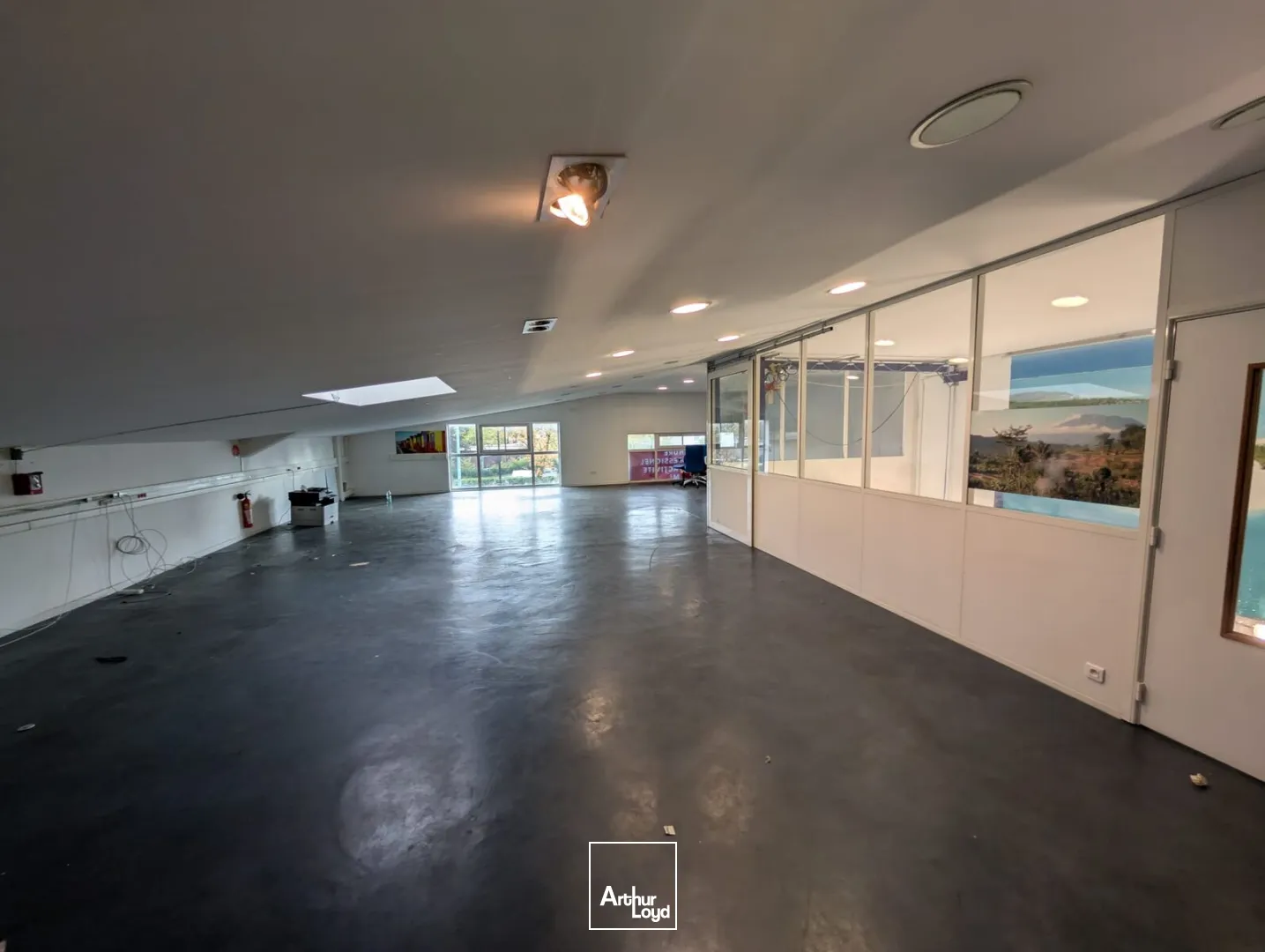 Locaux d'activité & Entrepôts - Vente - SARTROUVILLE - 78500 - 197-197 - 7679345