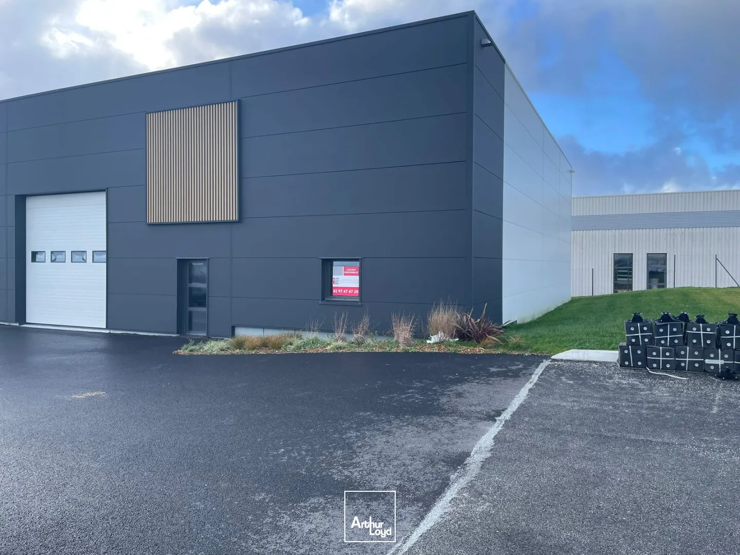 Locaux d'activité & Entrepôts - Vente - THEIX NOYALO - 56450 - 300-300 - 7694848